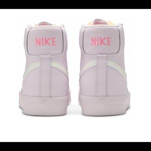 Women’s Nike mid 77’  **NEW**